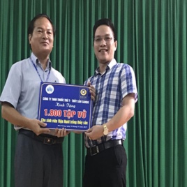 Công ty TNHH SANDO: Tặng quà cho sinh viên Trường Đại học Nha Trang